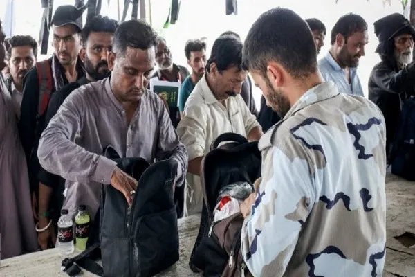 إيران تستقبل أول قافلة من زوار الأربعينية الباكستانيين