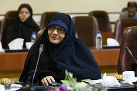 زهرا نقی‌زاده، رئیس مرکز فعالیت‌های قرآنی دانشجویان سازمان قرآنی دانشگاهیان کشور در مراسم اختتامیه طرح «مشکوة»