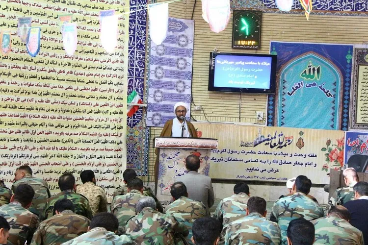 برپایی جشن ولادت پیامبر(ص) در تیپ 37 زرهی/ سربازان نمونه اهل سنت تجلیل شدند