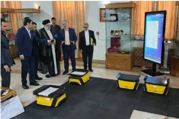 بازدید رئیس‌جمهور از نمایشگاه آخرین دستاوردهای وزارت ارتباطات