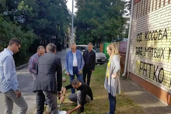Sırbistan'da Müslümanları hedef alan duvar yazısı