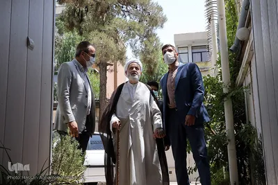 مراسم رونمایی ازسه کتاب جدید حجت الاسلام والمسلمین قرائتی، مفسر قرآن کریم در ایکنا