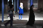 اینجا شمعی روشن است 