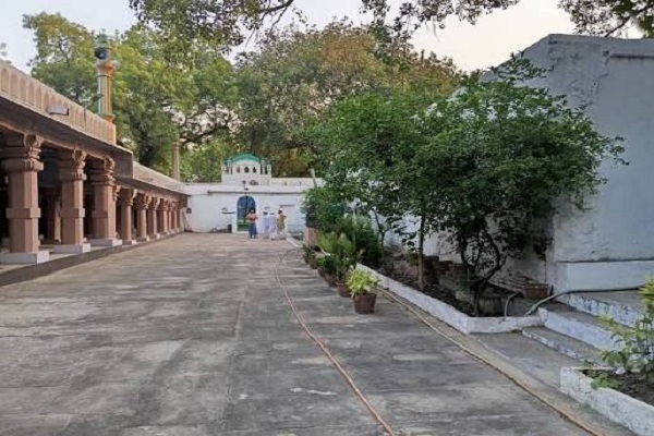 Varanasi's Ancient Mosque Latest Target in Wave of Muslim Heritage Demolitions in India The 1,000-year-old Ganj-e-Shahidan Mosque in Varanasi