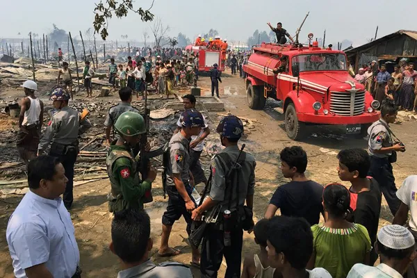 Arakan Müslüman kamplarına Myanmar polisi saldırdı
