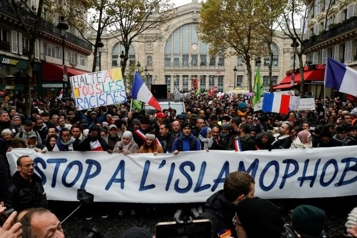 الإسلاموفوبيا تعصف بالمسلمين في فرنسا