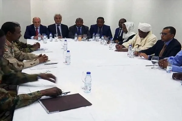 «توافق کامل» شورای نظامی سودان و معارضان درباره بیانیه قانون اساسی 
 