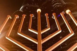 Zionisten feiern jüdisches Lichterfest „Chanukka“ vor Burj Khalifa in Dubai