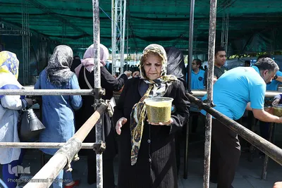 پخت و توزیع بیست تُن آش نذری درکرج
