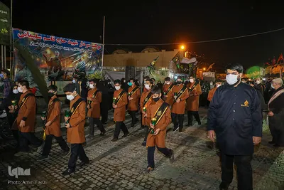 لاله گردانی خدام حرم شاهچراغ (ع) در شب اربعین حسینی
