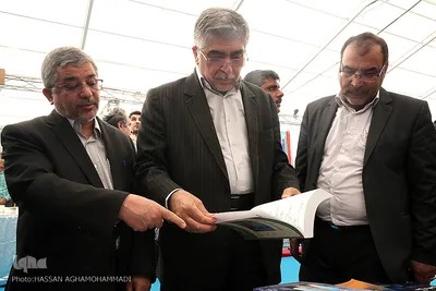  بازدید حمید رضا طیبی، رییس جهاد دانشگاهی از سی امین نمایشگاه بین المللی کتاب تهران