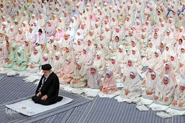 جشن تکلیف دختران دانش‌آموز در حسینیه امام خمینی(ره)