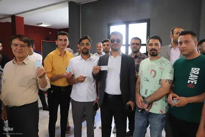 حضور هنرمندان پای صندوق‌های رأی‎