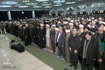 اقامه نماز بر پیکر مرحوم آیت الله هاشمی‌شاهرودی توسط رهبر انقلاب