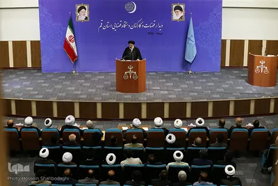 دیدار قضات و کارکنان دستگاه قضایی قم با رئیس قوه قضاییه