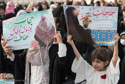 جشن عفاف و حجاب دختران و بانوان اصفهانی «اصفهان به رنگ خدا» در میدان امام خمینی(ره) نصف جهان