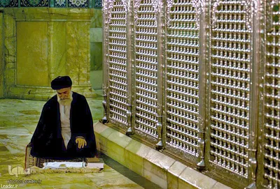 تصاویری از حضور رهبر انقلاب در حرم مطهر حضرت معصومه(س)