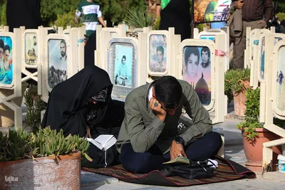 مراسم دعای عرفه در گلستان شهدای اصفهان