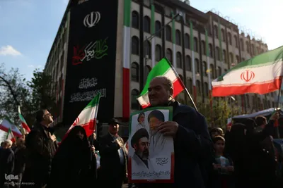 تشییع پیکر دریابان شهید «علیرضا تنگسیری» در میدان انقلاب