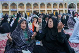 قرائت دعای توسل جهت سلامتی رئیس جمهور در حرم حضرت شاهچراغ (ع)