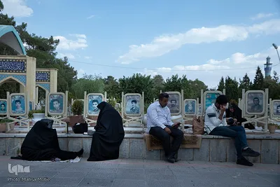 مراسم دعای عرفه در گلستان شهدای اصفهان