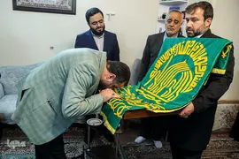 حضور رئیس حوزه ریاست مجلس شورای اسلامی در منزل شهید مهدی تقوی