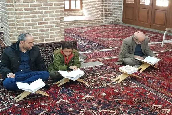 کرسی تلاوت مسجد استاد شاگرد تبریز
