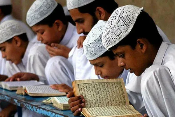इंटरनेट के खतरों से निपटने के लिए अल्जीरिया के कुरान स्कूलों की ऐकजुटता