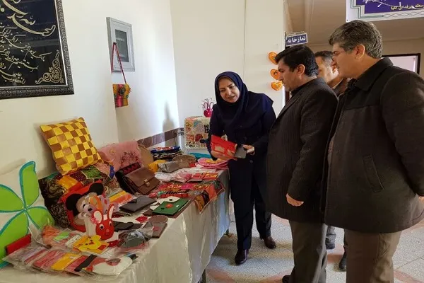 برپایی نمایشگاه «طلوع فجر» در 22 مدرسه استثنایی کردستان