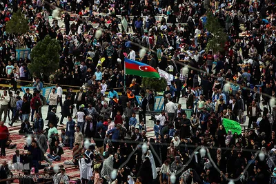 تعویض پرچم گنبد مسجد جمکران