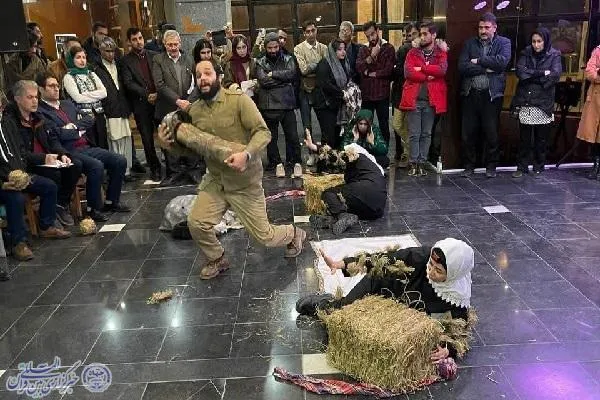 راه یابی نمایش خیابانی «مغزهای کادوپیچ شده» از مازندران به چهل و‌ دومین جشنواره بین المللی تئاتر فجر