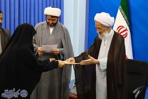 آیین تجلیل از دست‌اندرکاران کنگره بزرگداشت علامه مصباح یزدی (ره)