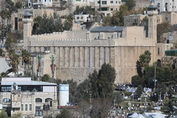 اهانت وزیر صهیونیست به پرچم فلسطین در مسجد ابراهیمی