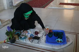 چیدن سفره هفت سین بر سر مزار دایی شهید