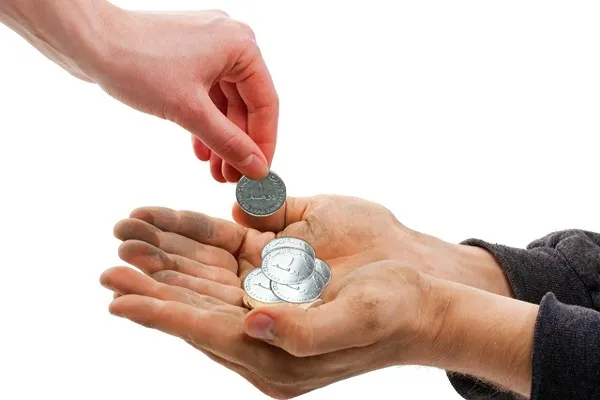 من أعظم التوفيق أن يصل بِرُّ الانسان إلى المحتاج