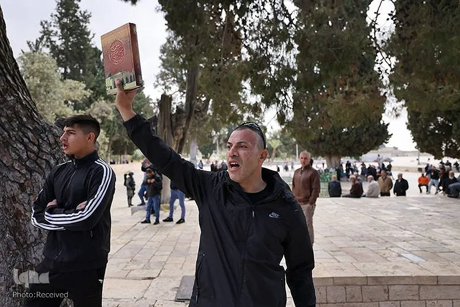 المستوطنون يستبيحون الأقصى بحماية الاحتلال