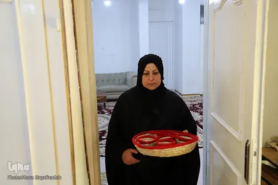 وی از جمله مزیت‌های این کار را بودن مادر در خانه و در کنار فرزندان و همچنین کسب درآمد می‌داند. 