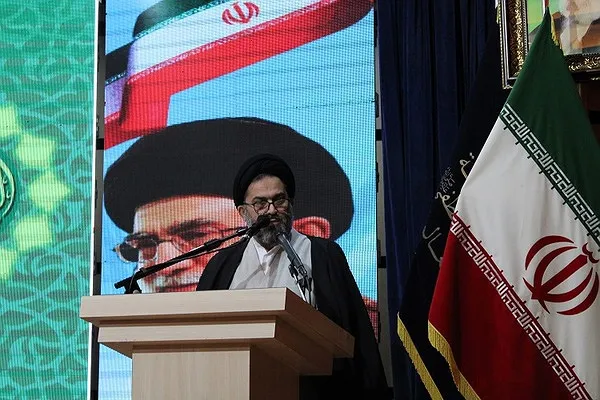 عمل به آموزه‌های قرآن باید سرلوحه فعالیتهای مردم باشد