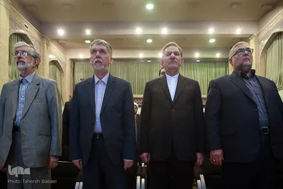 از راست ابوذر ابراهیمی ترکمان، رئیس سازمان فرهنگ و ارتباطات اسلامی، اسحاق جهانگیری، معاون اول رئیس جمهور، سیدعباس صالحی، وزیر فرهنگ و ارشاد اسلامی و غلامعلی حدادعادل در اختتامیه پنجمین دوره جایزه جهانی اربعین