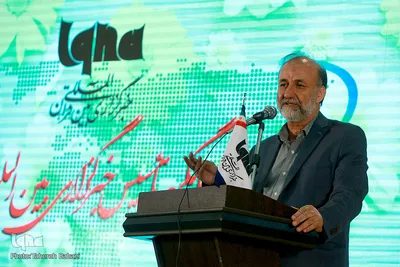 حسن بیادی در مراسم 16 سالگی خبرگزاری ایکنا در بیست و هفتمین نمایشگاه قرآن کریم