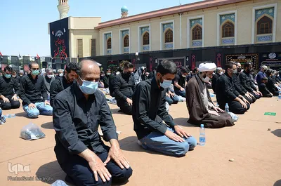 اقامه نماز ظهر عاشورا در مصلی امام (ره) تبریز‎‎