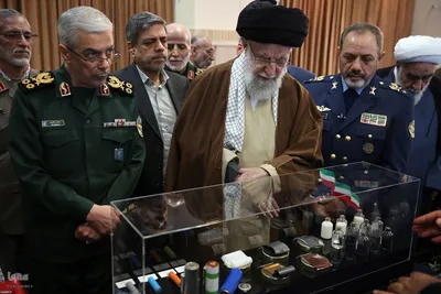 بازدید رهبر انقلاب از نمایشگاه دستاوردهای صنعت دفاعی کشور