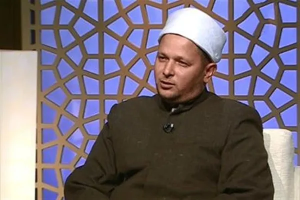 عالم أزهري: القرآن متمم للكتب السماوية وليس منكراً لها