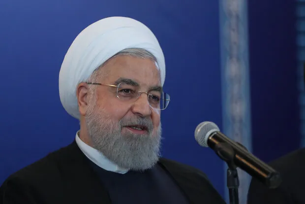 Ruhani, dünya liderlerine yeni miladi yılı kutladı