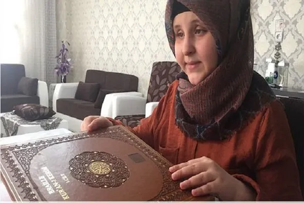 كفيفة تركية تحفظ القرآن في 12 شهراً