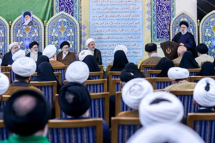 دولت حوزه‌های علمیه را همراه و پشتیبان خود می‌داند