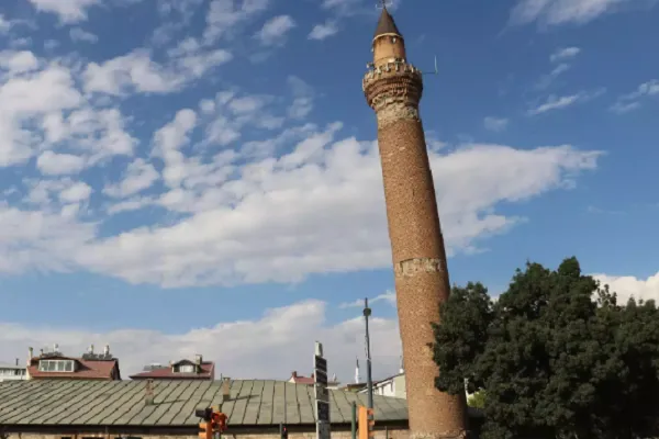بهره‌مندی از روش ابتکاری در بازسازی مناره مسجد تاریخی ترکیه