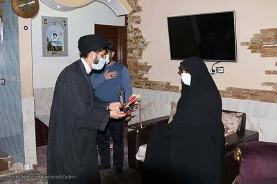 دیدار مسئولان با خانواده شهدای اهل سنت خراسان‌جنوبی