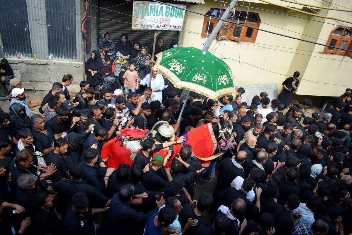 تصاویر | کشمیری مسلمان امام حسین(ع) کے سوگ میں