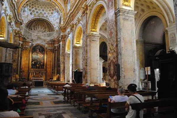 Koronavirüs ünlü Roma kilisesini kapattı